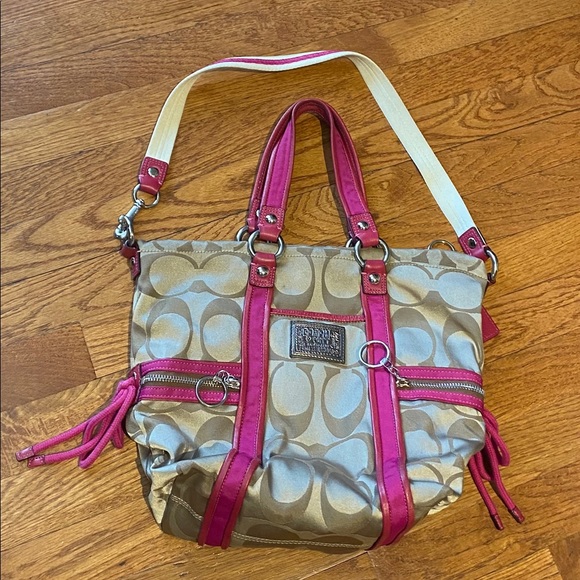 Coach Poppy Collection Bag. 🌸 - Picture 2 of 9